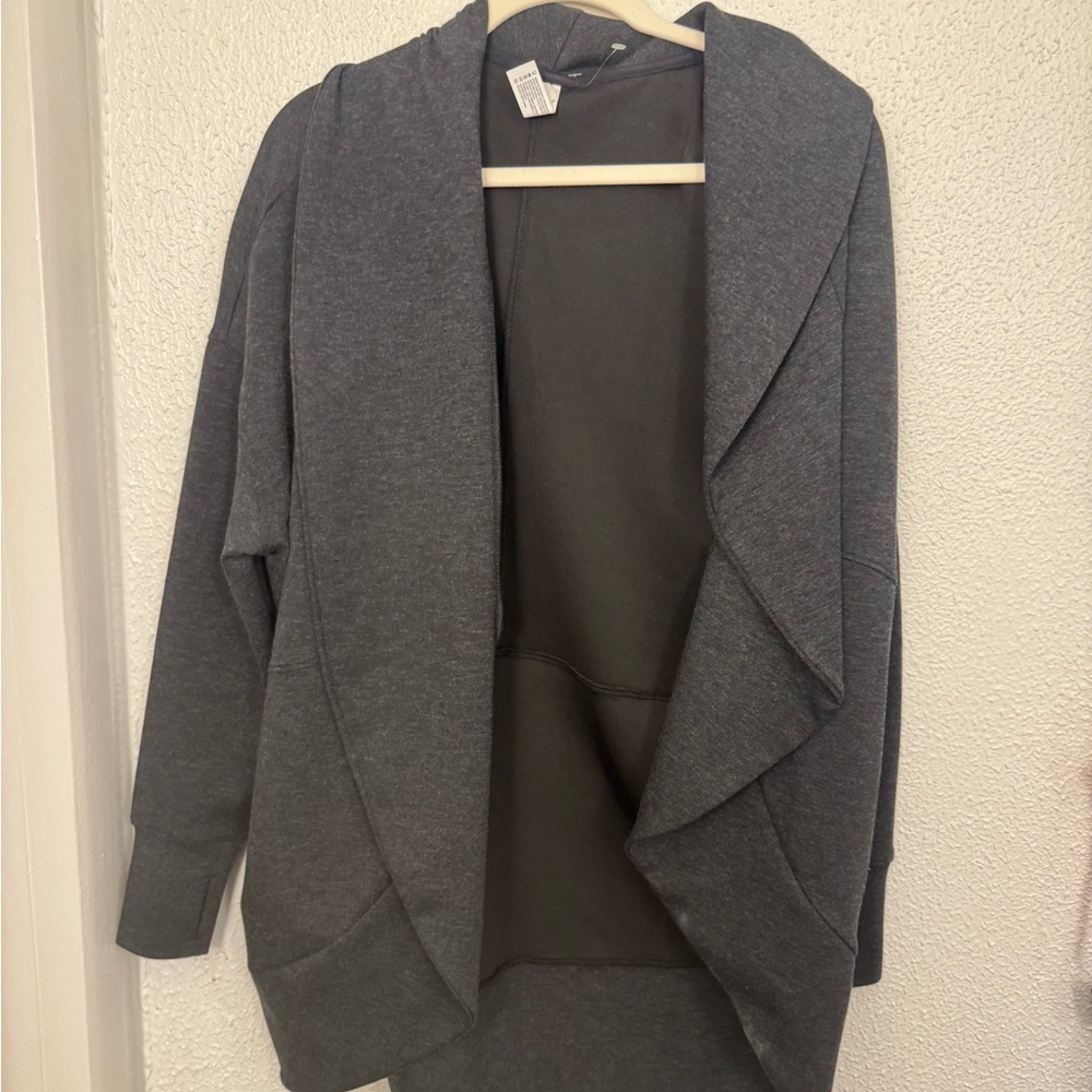 Yogalicious sweater in gray. With tags!
